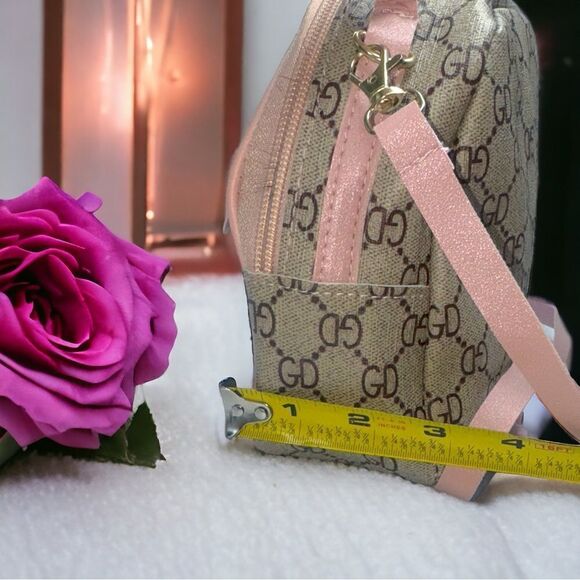 Cute mini backpack l PU Leather l Pink/Red Accent l Gold Kitty Hardware l New - Picture 5 of 10